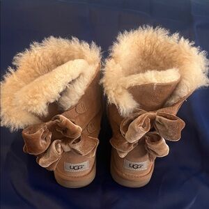 UGG Women’s Chestnut Velvet Bow Back Winter Boots Size 7 Womens